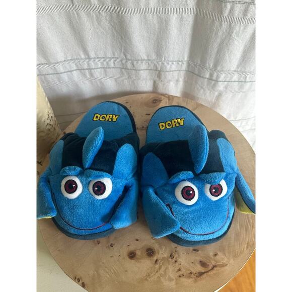 Disney Pixar Dory Stompeez Slippers Kids S/M Plush Slippers 2016 Stompeez NEW - Picture 1 of 6